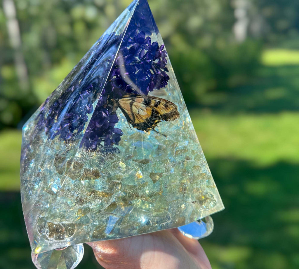 Lilac Dreams: Enchanting Monarch Butterfly Resin Pyramid