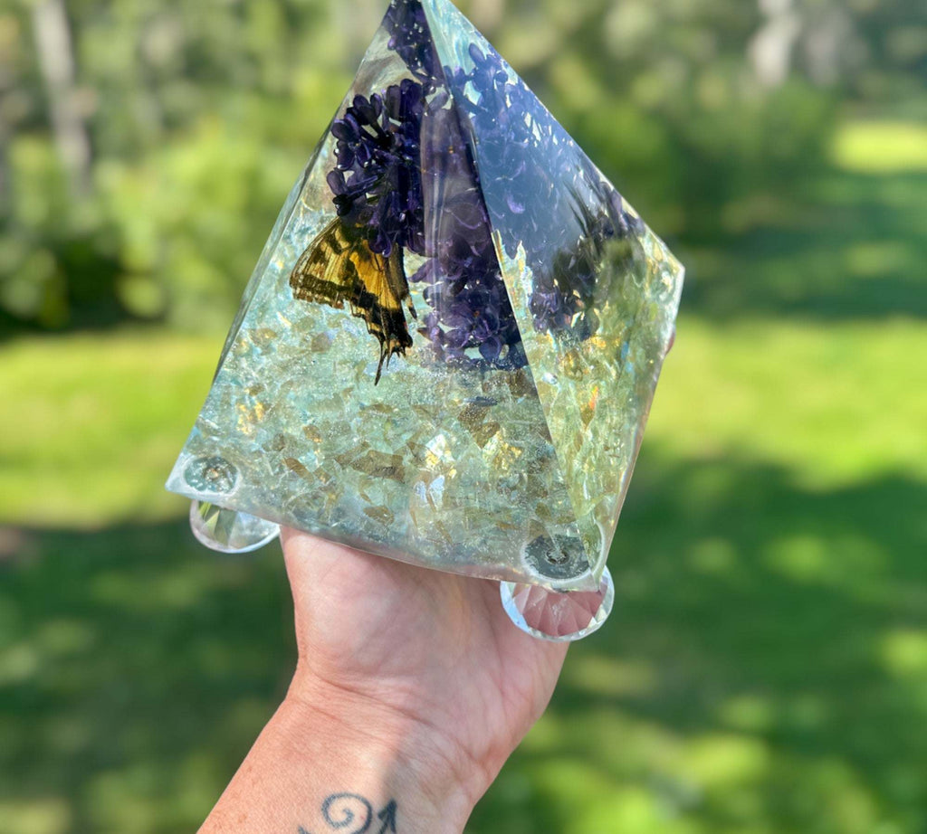 Lilac Dreams: Enchanting Monarch Butterfly Resin Pyramid