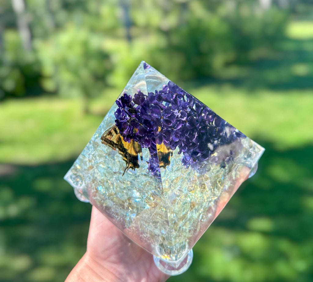 Lilac Dreams: Enchanting Monarch Butterfly Resin Pyramid