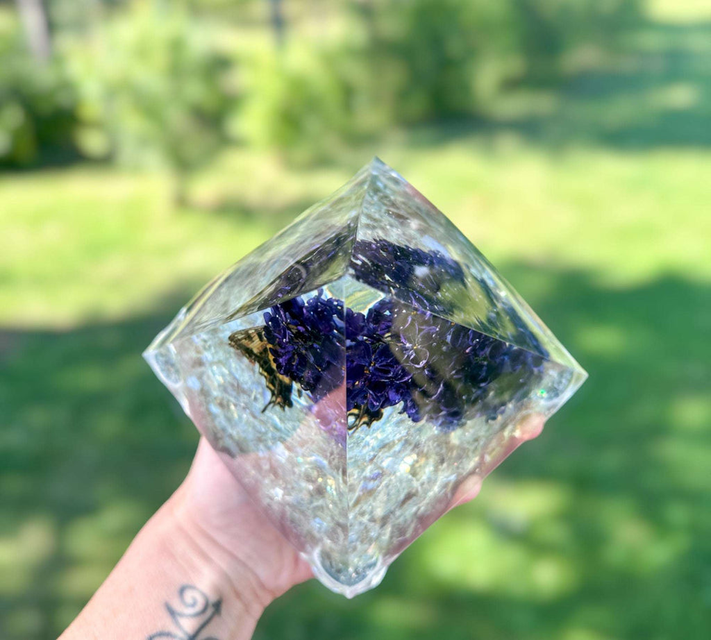 Lilac Dreams: Enchanting Monarch Butterfly Resin Pyramid