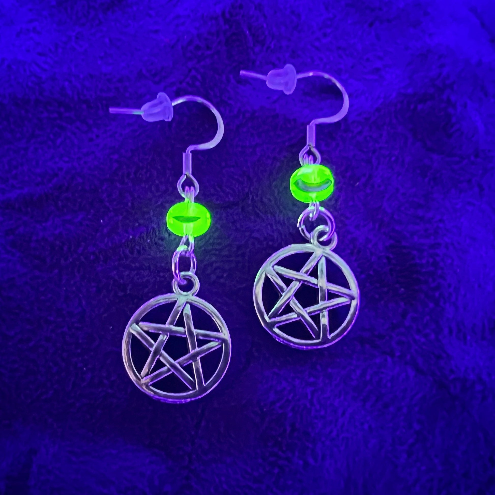 Uranium Glass Leaf Earrings with Celtic Knot Charm – Glowing Nature-Inspired Jewelry
