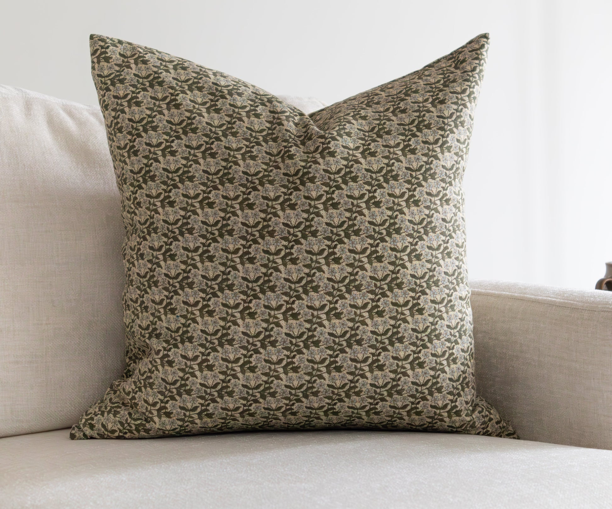 Sérénité | Housse de coussin à motif floral 