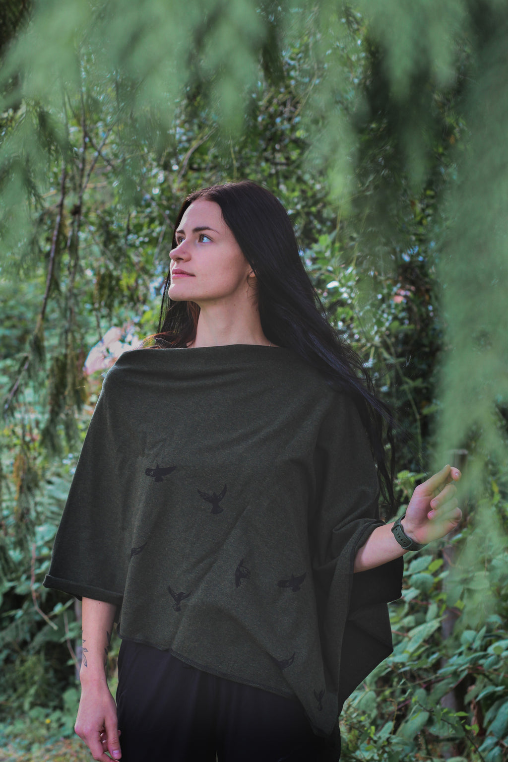 Poncho vert forêt à motif d'oiseaux