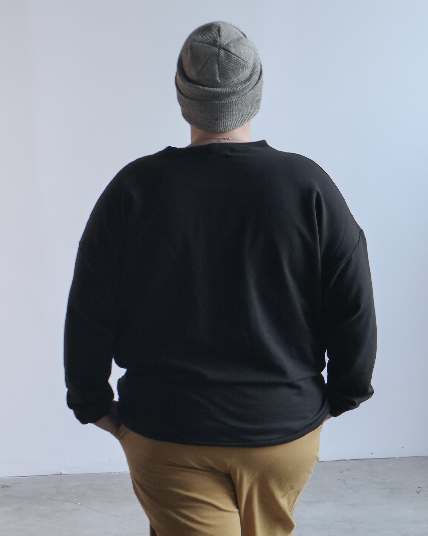 The Easy Fit Crew Long Sleeve T-Shirt in Black
