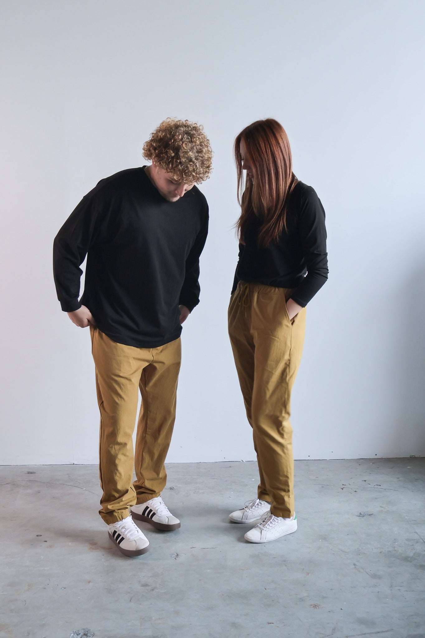 The Easy Fit Crew Long Sleeve T-Shirt in Black