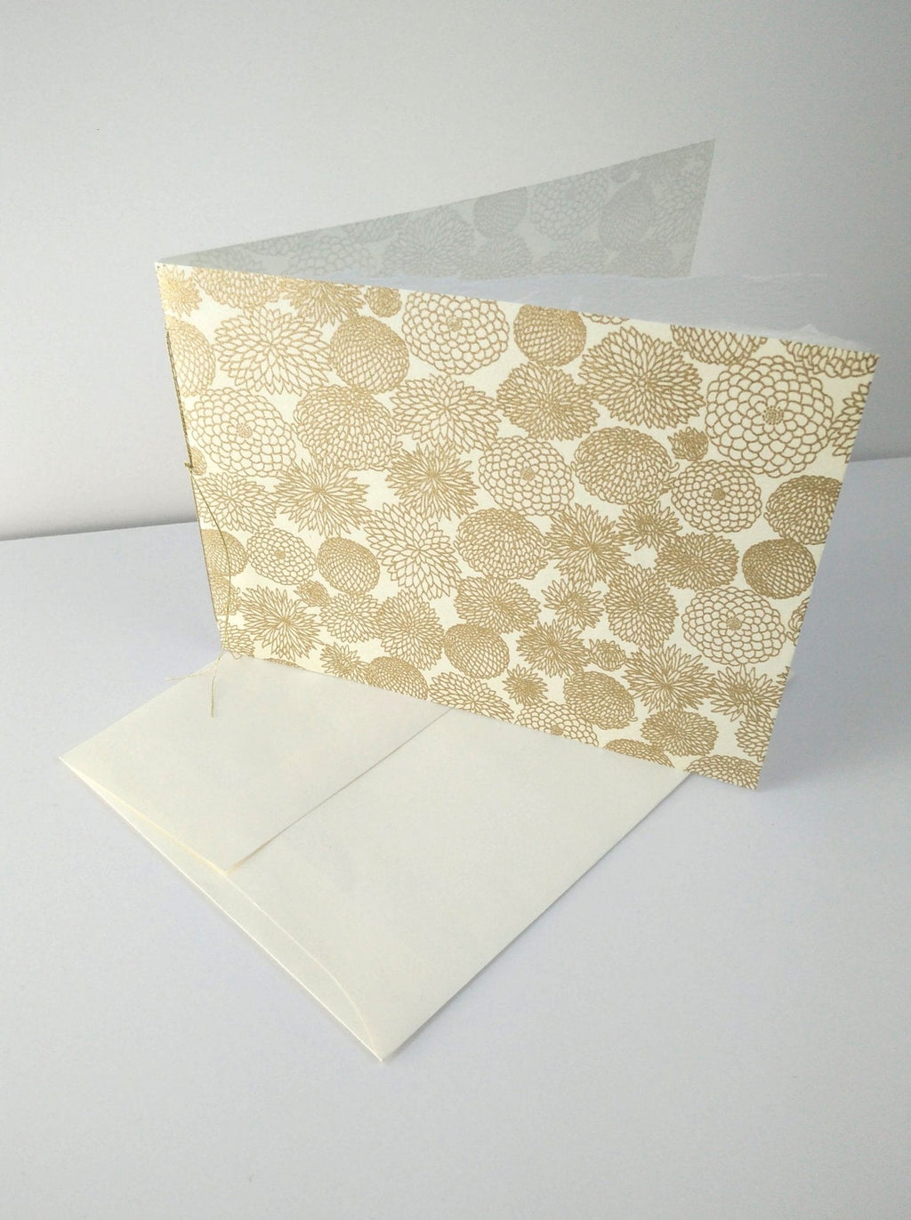 Carte vierge en coton chiyogami cousue main | Chrysanthèmes dorés