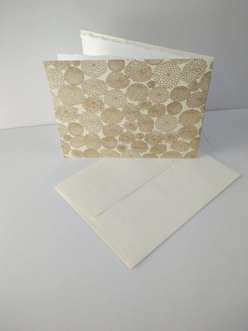 Carte vierge en coton chiyogami cousue main | Chrysanthèmes dorés
