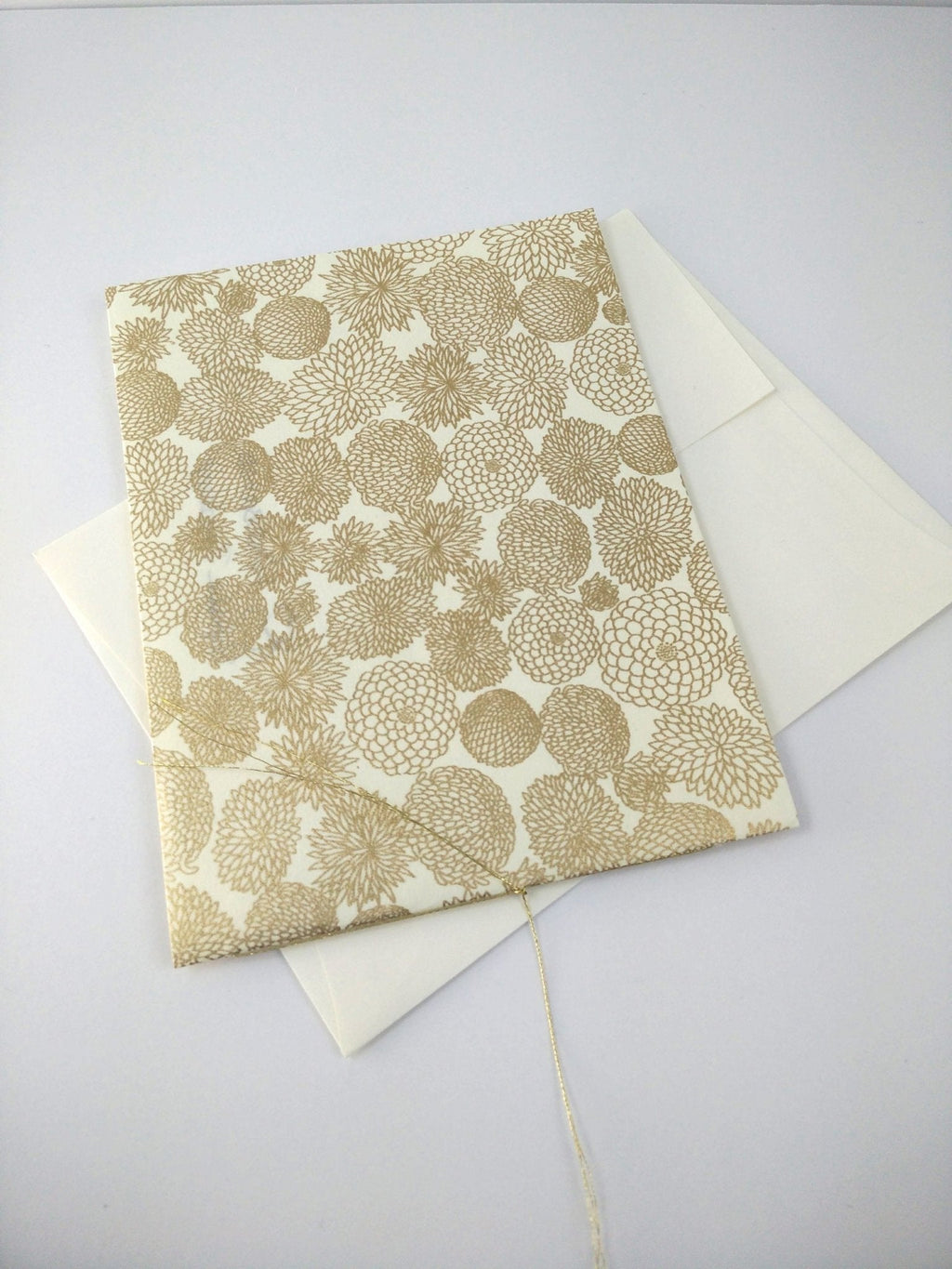 Carte vierge en coton chiyogami cousue main | Chrysanthèmes dorés