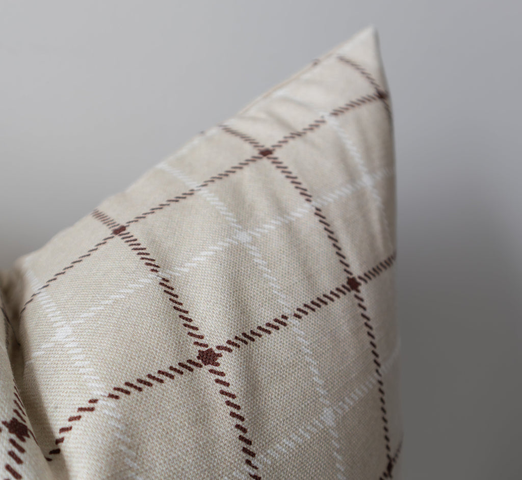 Niall | Housse de coussin géométrique neutre à empiècements 