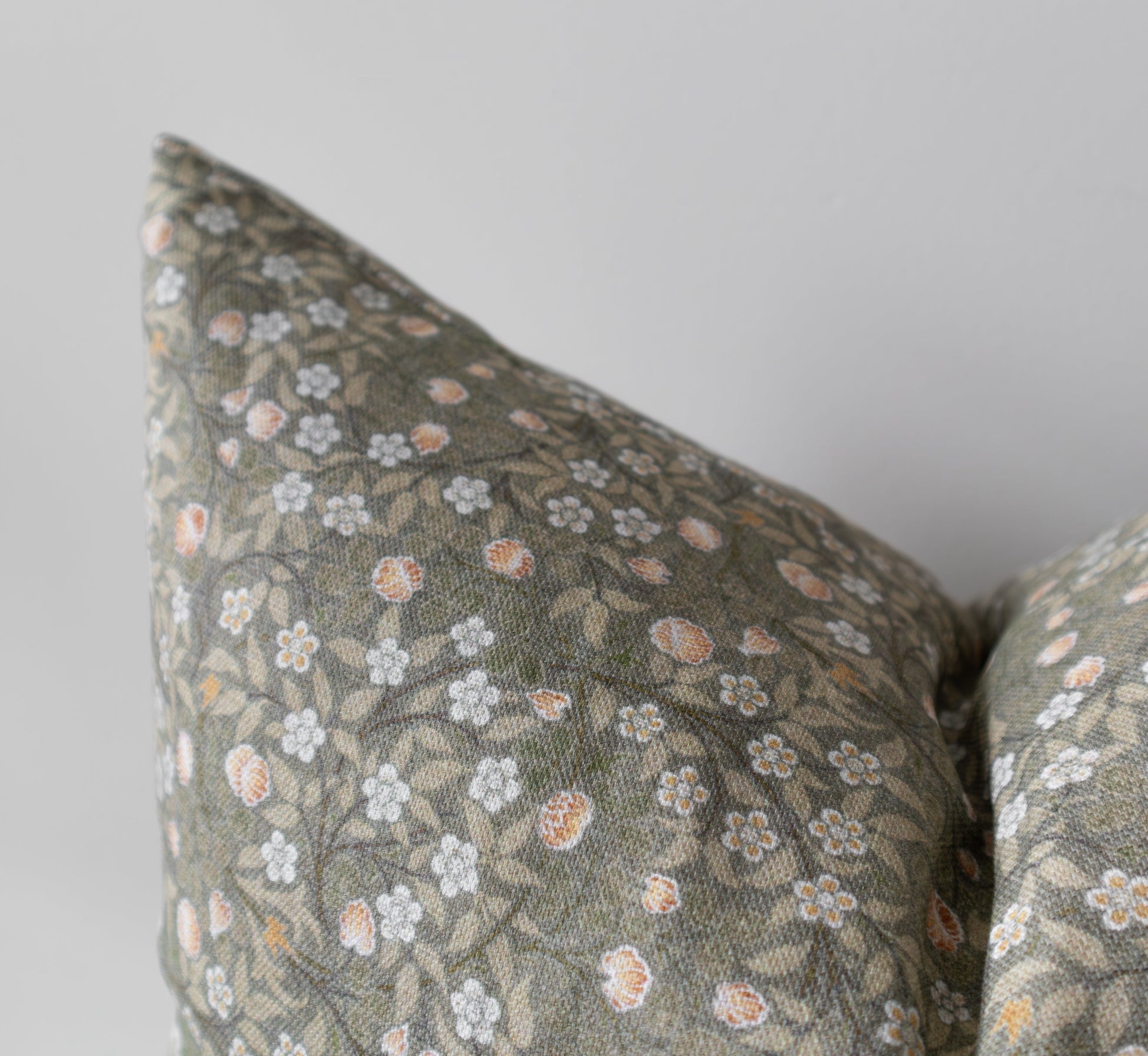 Isla | Housse de coussin à fleurs vertes 
