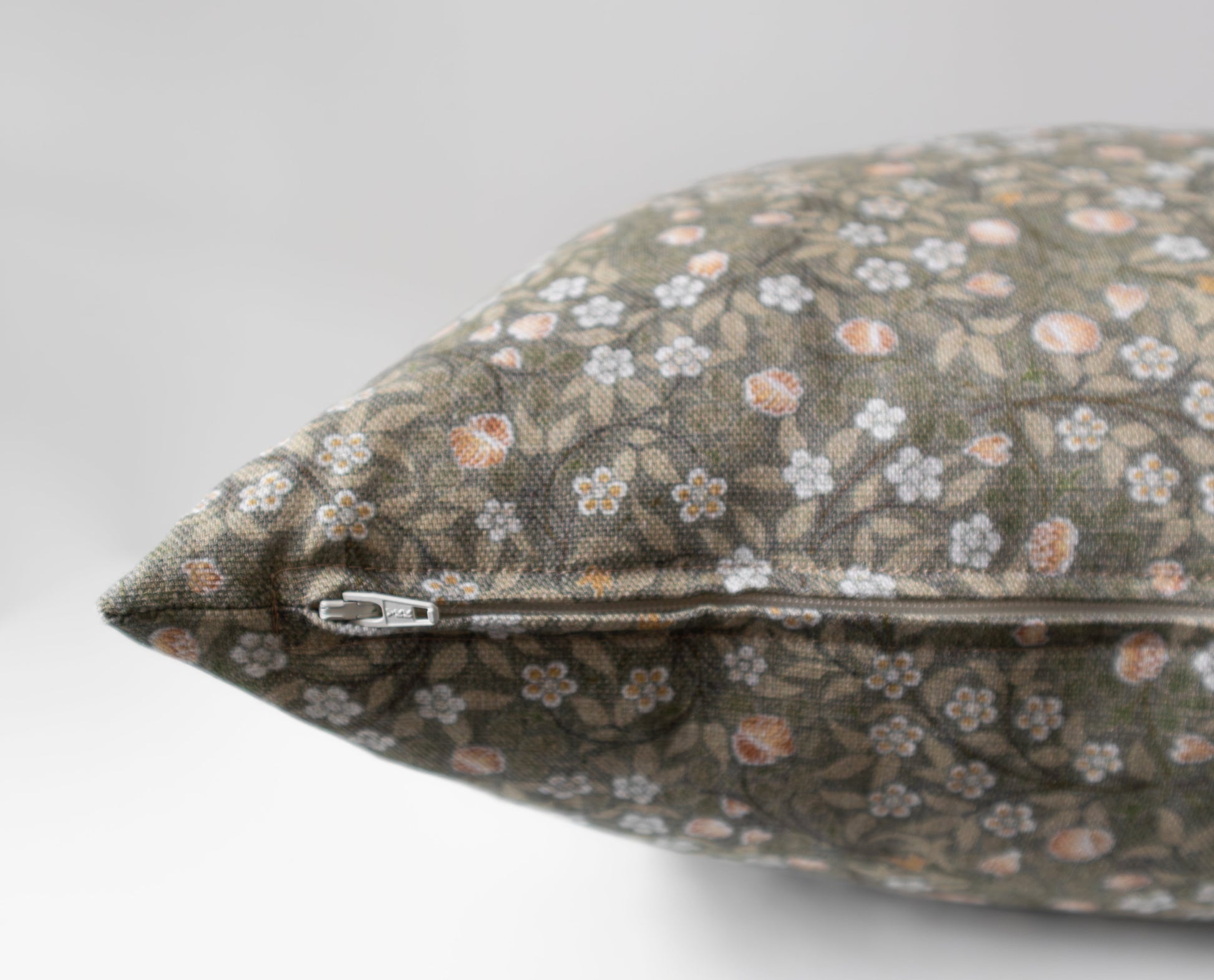 Isla | Housse de coussin à fleurs vertes 