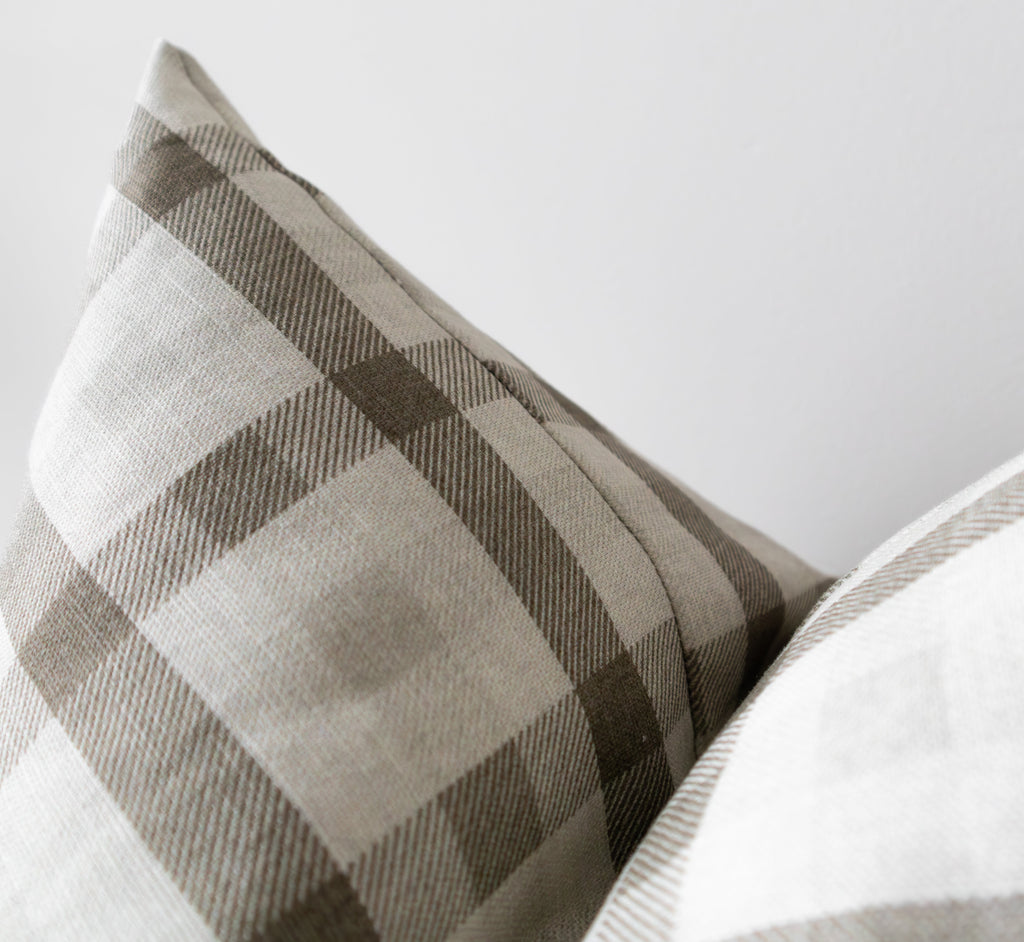 Quinton | Housse de coussin à carreaux neutres 