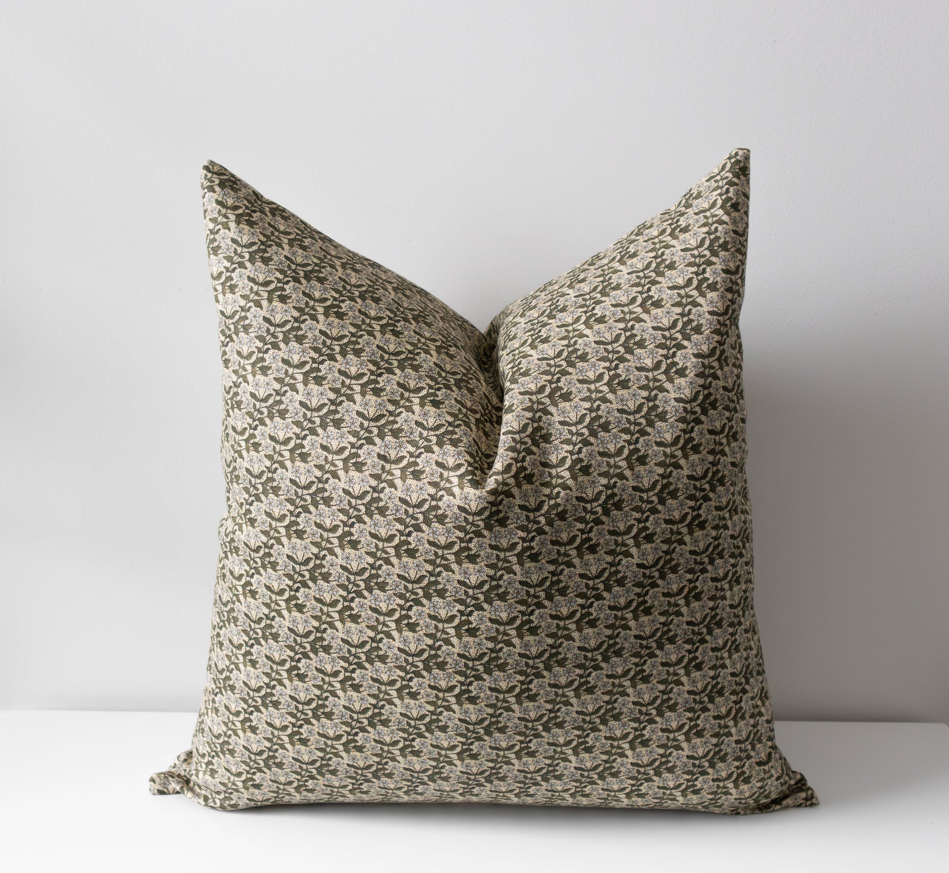 Sérénité | Housse de coussin à motif floral 