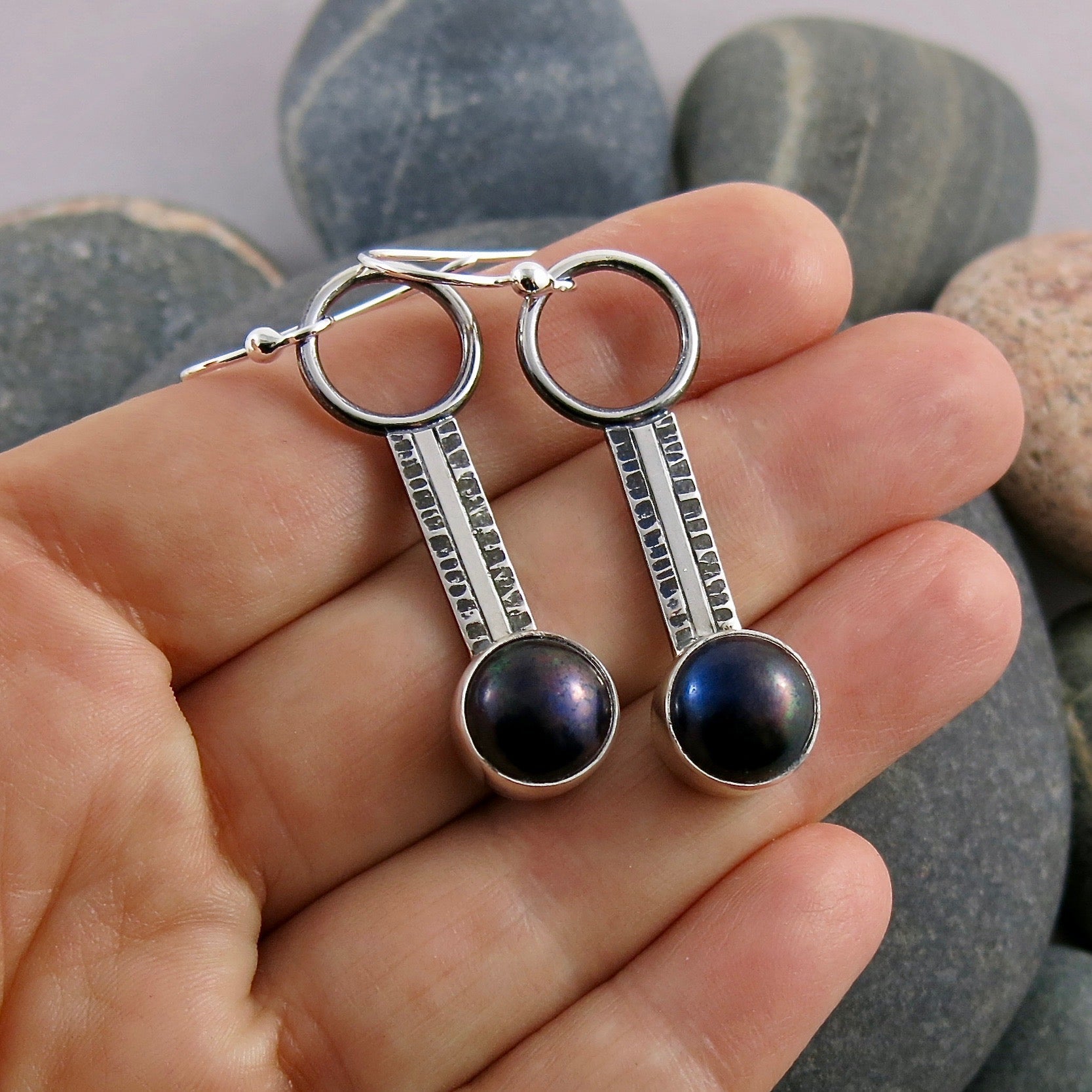Boucles d'oreilles Pathways • Argent sterling et perles bouton noires