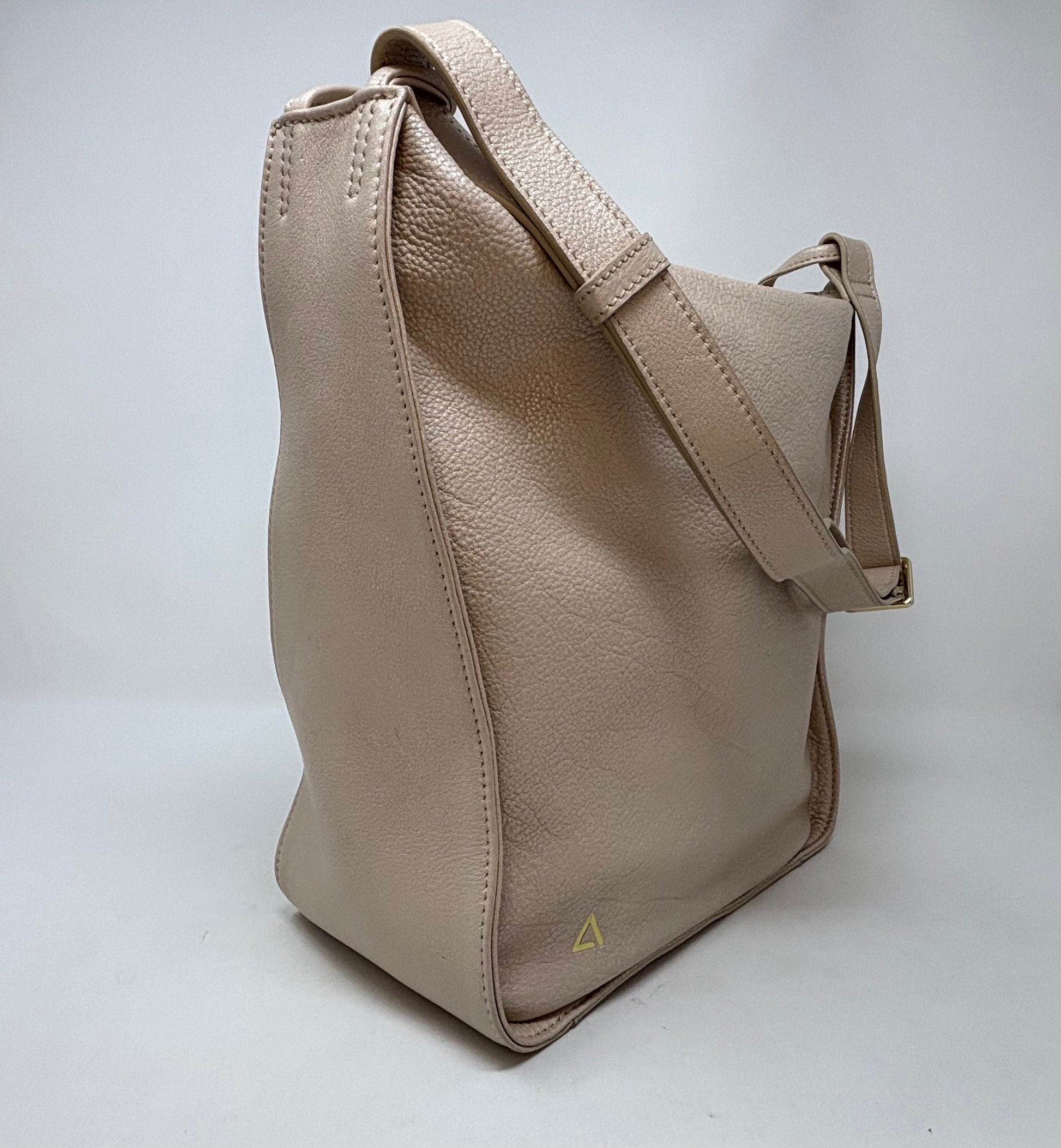 Soft Shoulder Bag, Champagne | Julie