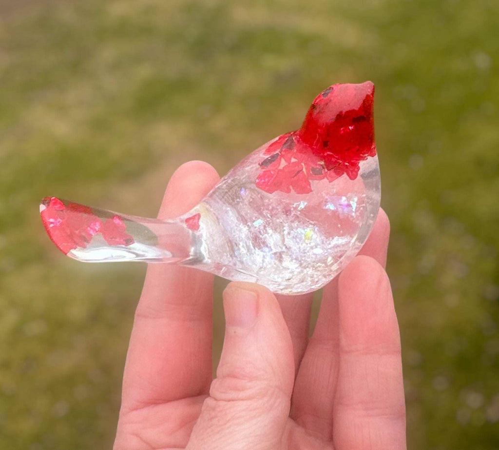 Étourneau pourpre – Oiseau en résine fait main avec éclats rouges et paillettes irisées