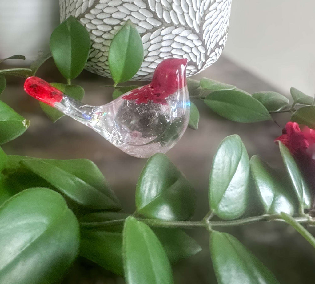 Étourneau pourpre – Oiseau en résine fait main avec éclats rouges et paillettes irisées