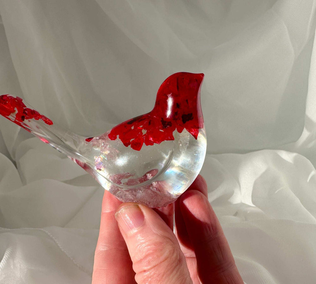 Étourneau pourpre – Oiseau en résine fait main avec éclats rouges et paillettes irisées