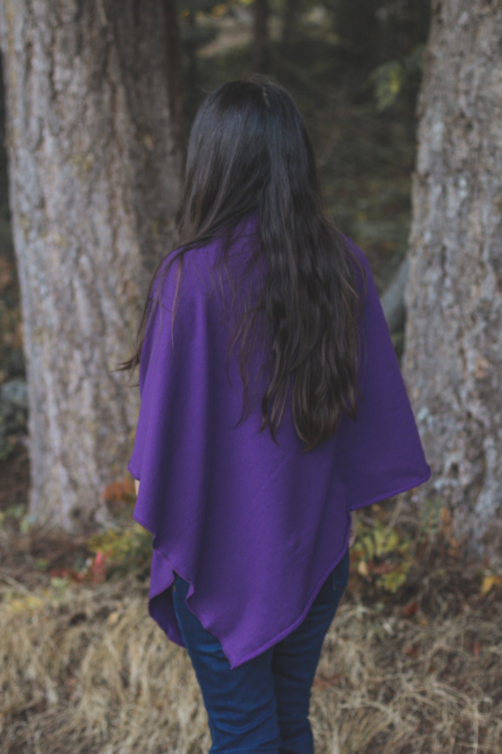 Poncho aubergine à motif de fougères