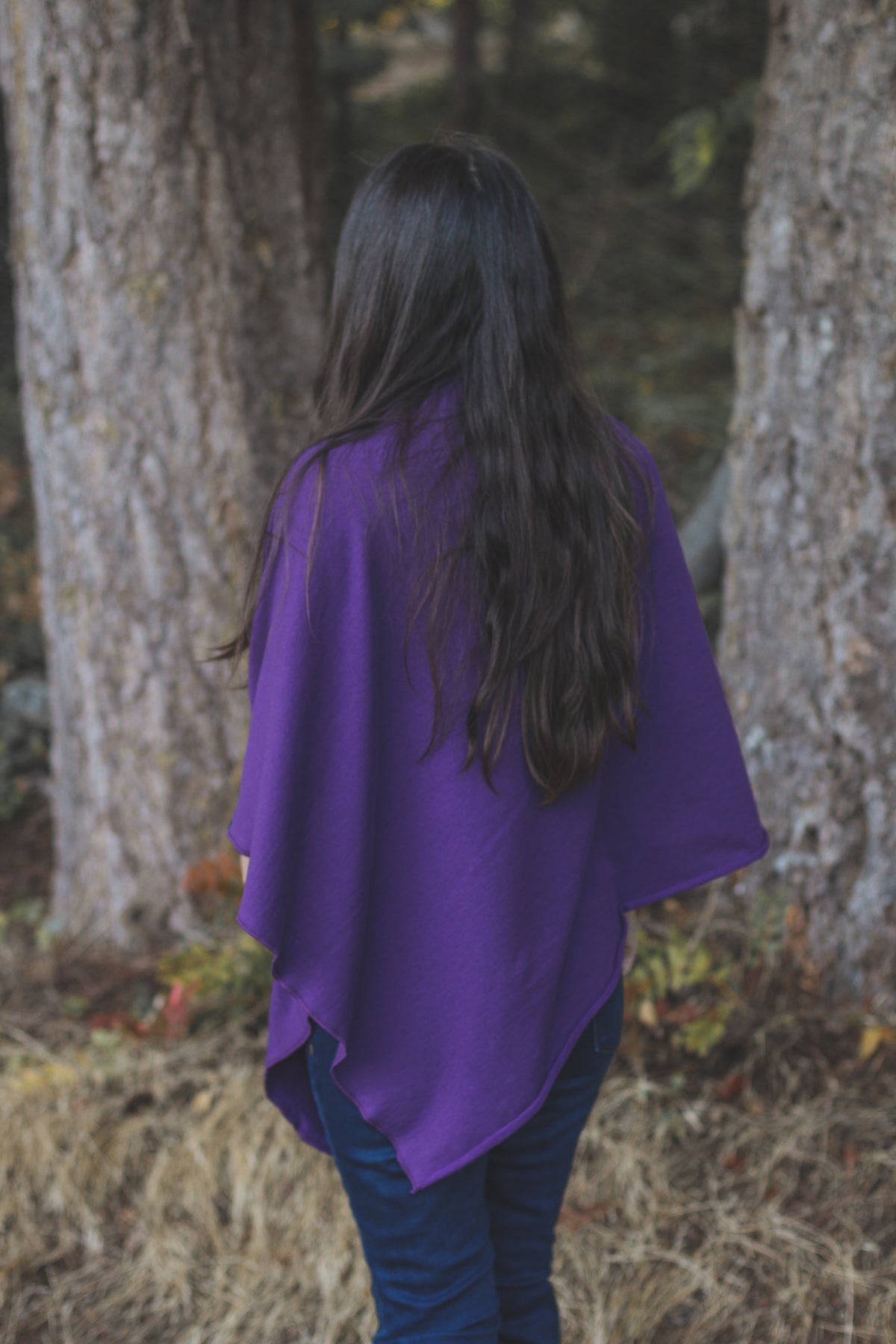 Poncho aubergine à motif de fougères