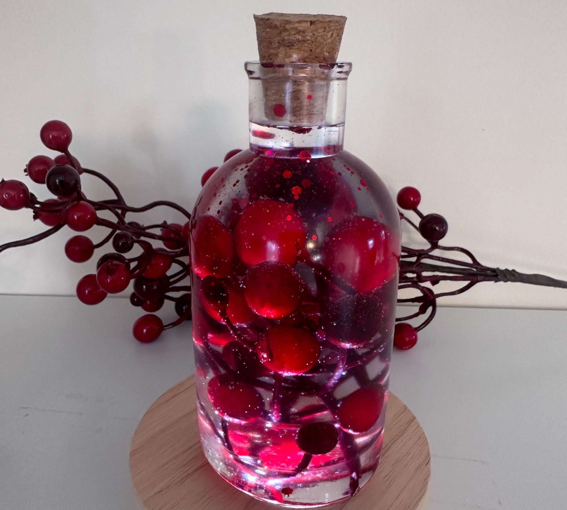 Magie des baies dans une bouteille - Décoration artisanale aux baies rouges pétillantes avec lumière