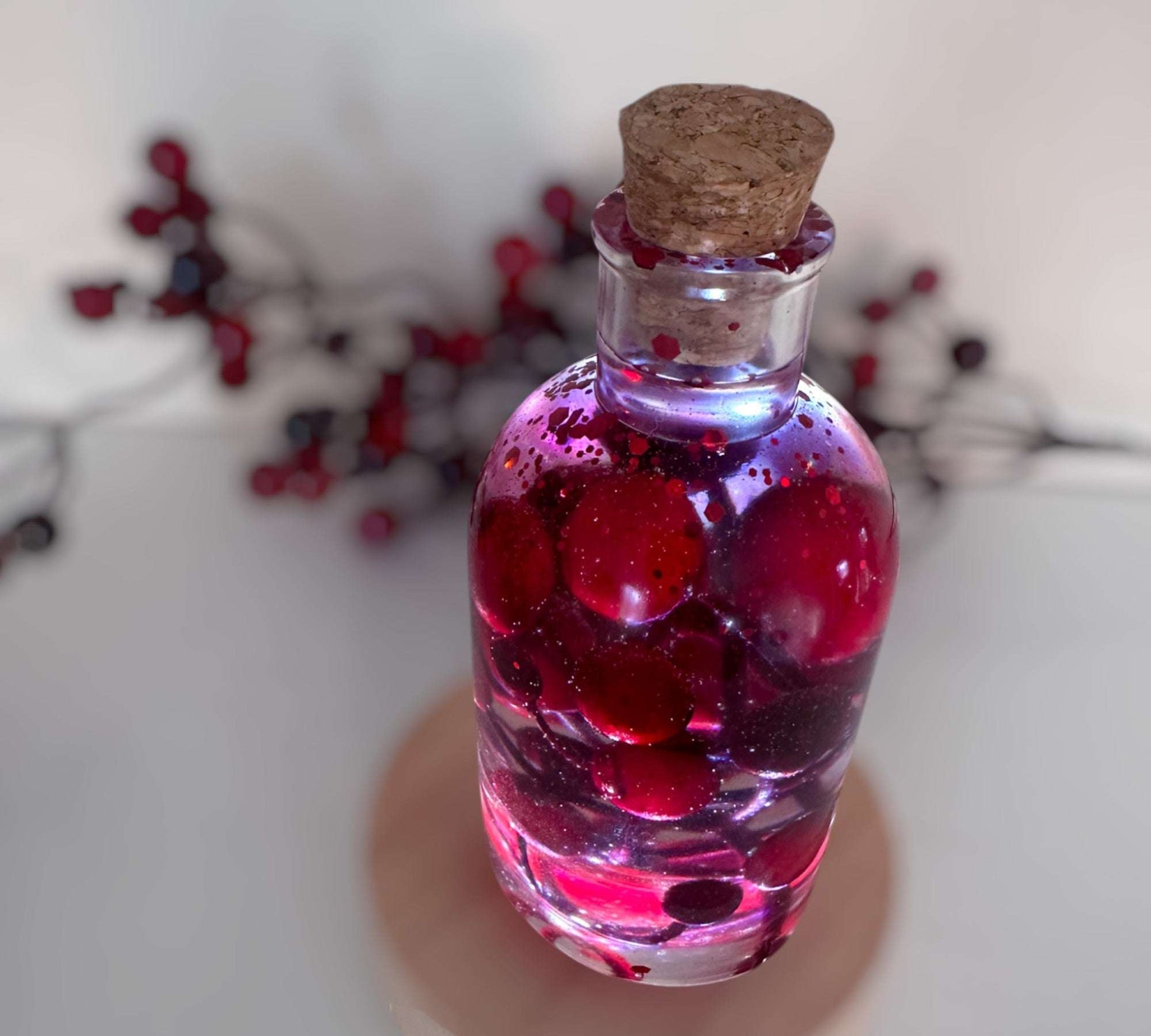 Magie des baies dans une bouteille - Décoration artisanale aux baies rouges pétillantes avec lumière
