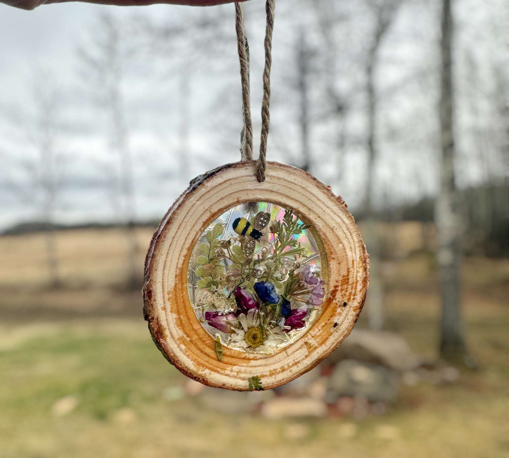 Murmures de la forêt enchantée - Attrape-soleil en bois et botanique faits main