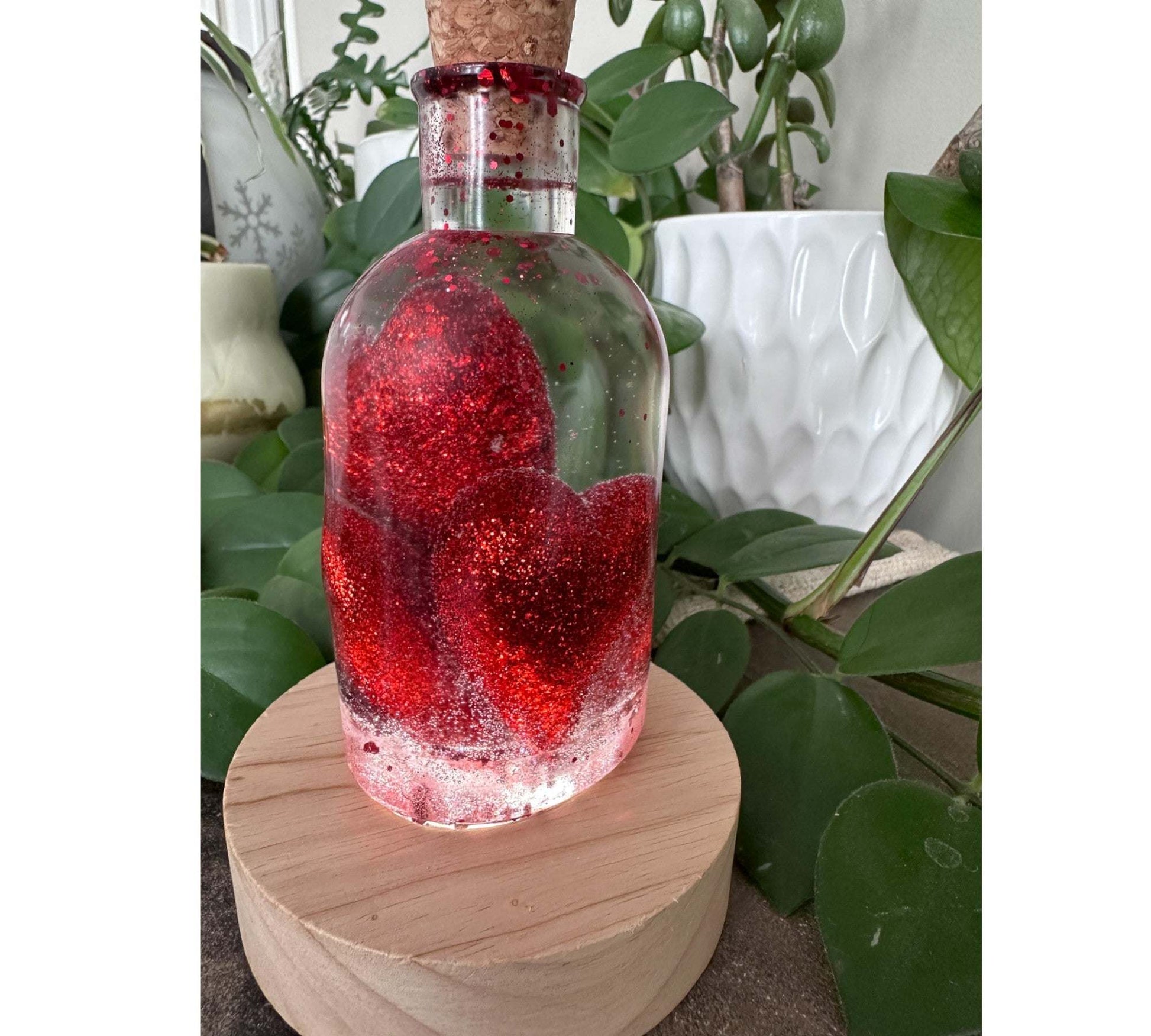 Bouteille en résine Love Potion - Décoration d'intérieur en forme de cœur scintillant faite à la main