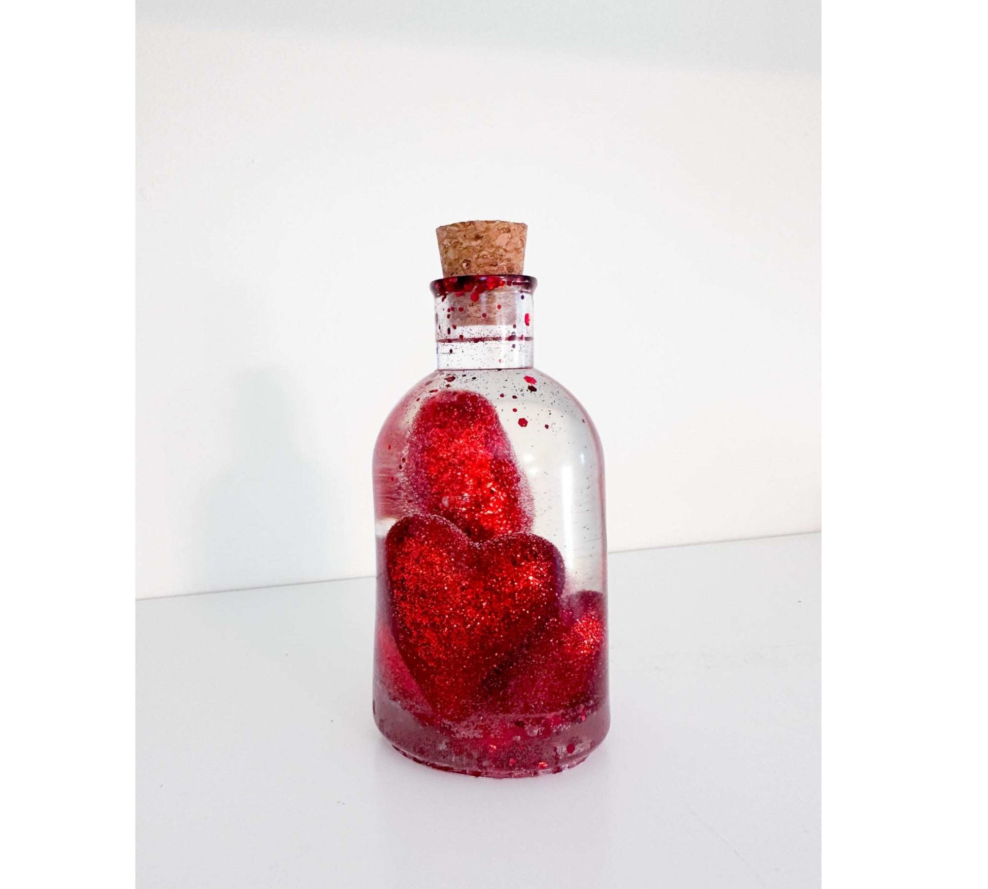 Bouteille en résine Love Potion - Décoration d'intérieur en forme de cœur scintillant faite à la main