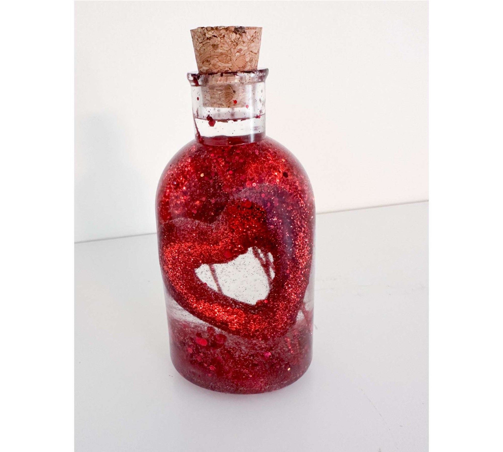 Bouteille en résine Love Potion - Décoration d'intérieur en forme de cœur scintillant faite à la main