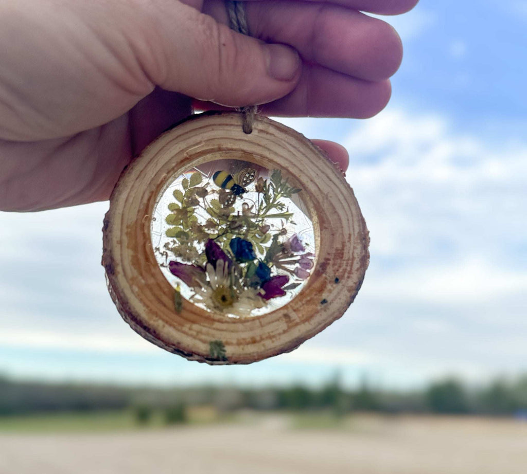 Murmures de la forêt enchantée - Attrape-soleil en bois et botanique faits main