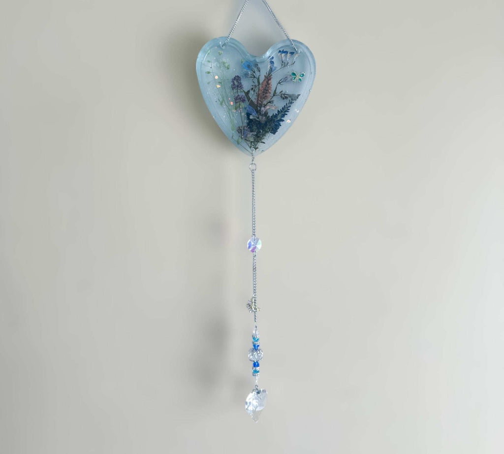 Attrape-soleil Bluebell Dreams en forme de cœur floral avec lueur bleue, fait main