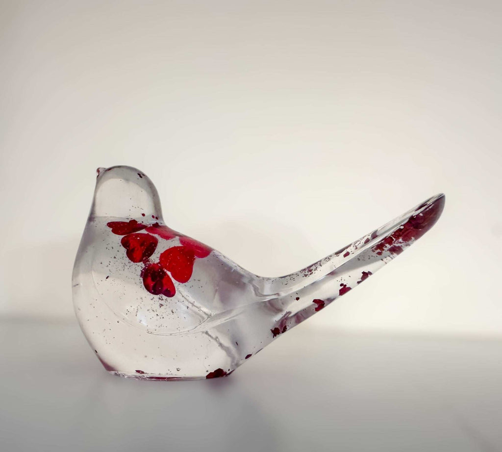Oiseau en forme de cœur rouge flottant - Décoration d'oiseau en résine faite à la main