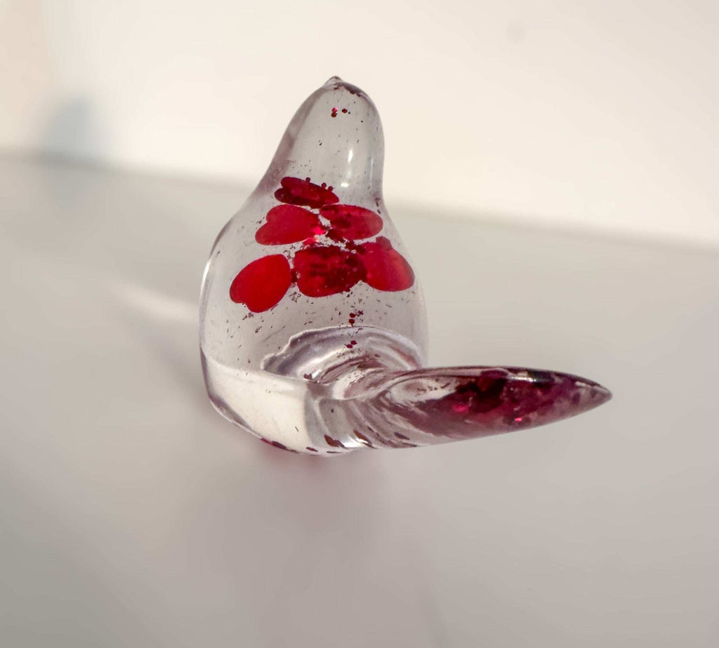 Oiseau en forme de cœur rouge flottant - Décoration d'oiseau en résine faite à la main
