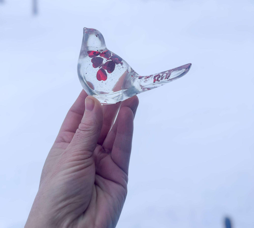 Oiseau en forme de cœur rouge flottant - Décoration d'oiseau en résine faite à la main