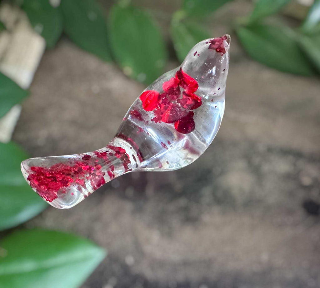 Oiseau en forme de cœur rouge flottant - Décoration d'oiseau en résine faite à la main
