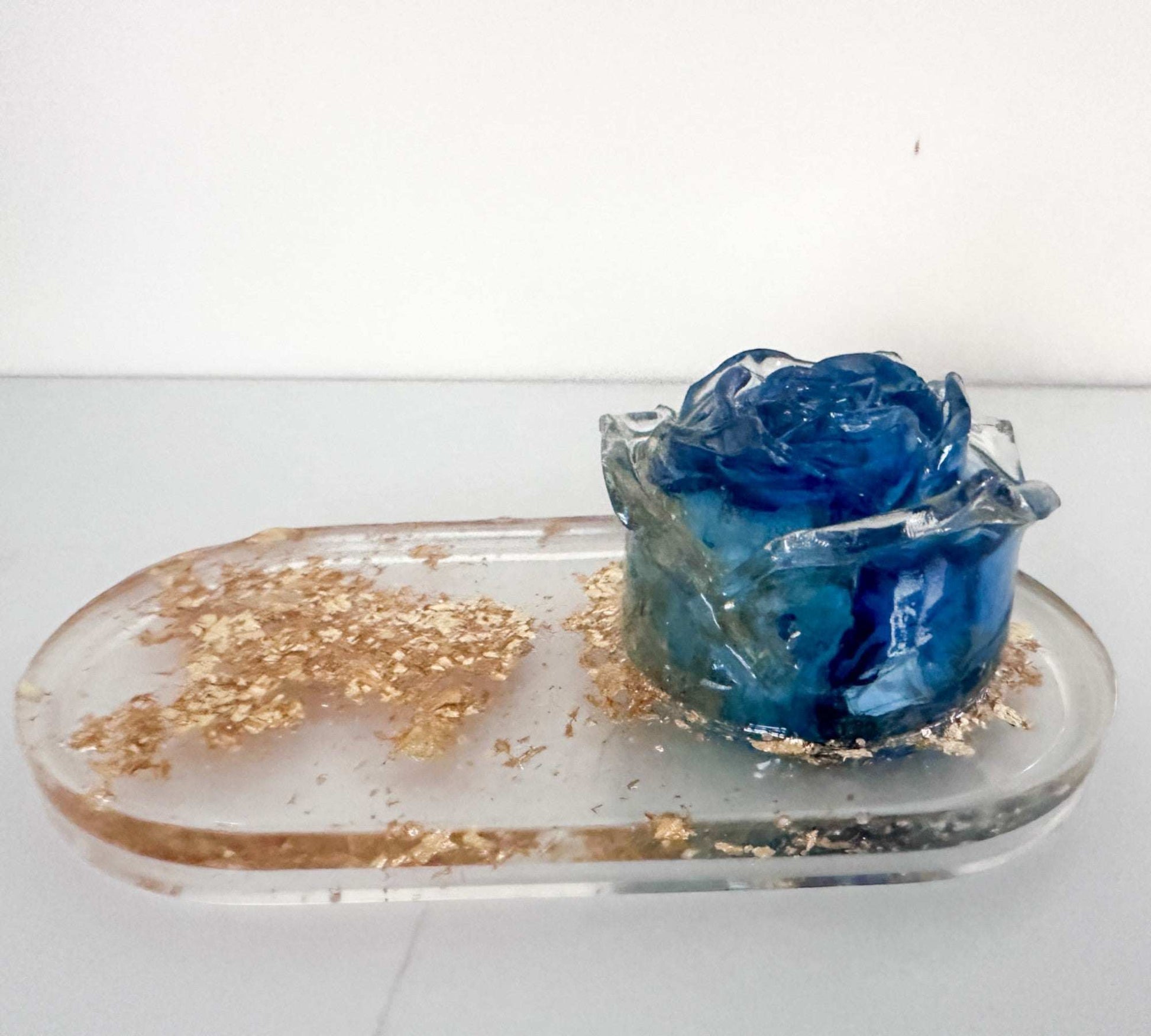 Plateau en résine de rose bleue éternelle fait à la main