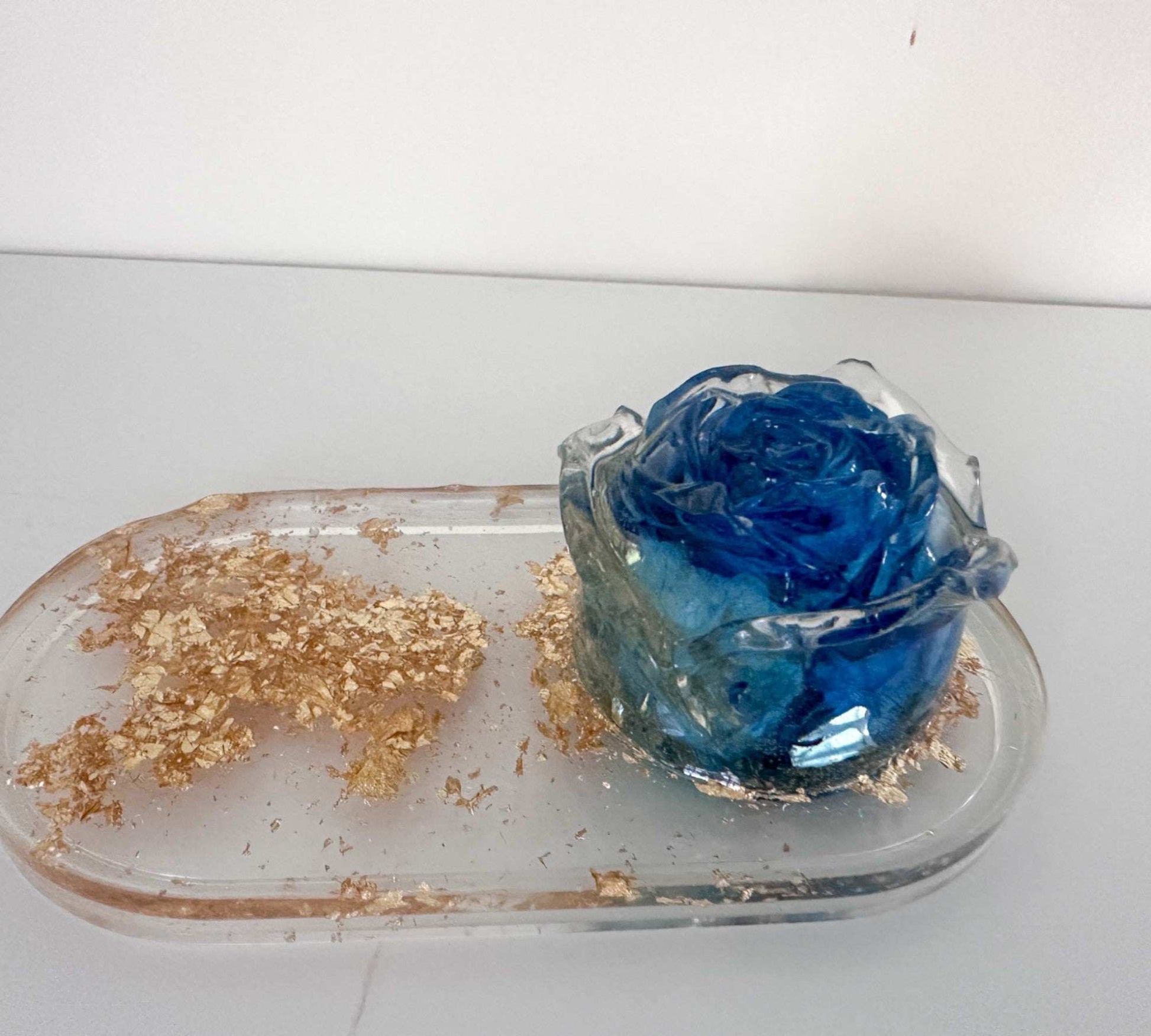 Plateau en résine de rose bleue éternelle fait à la main