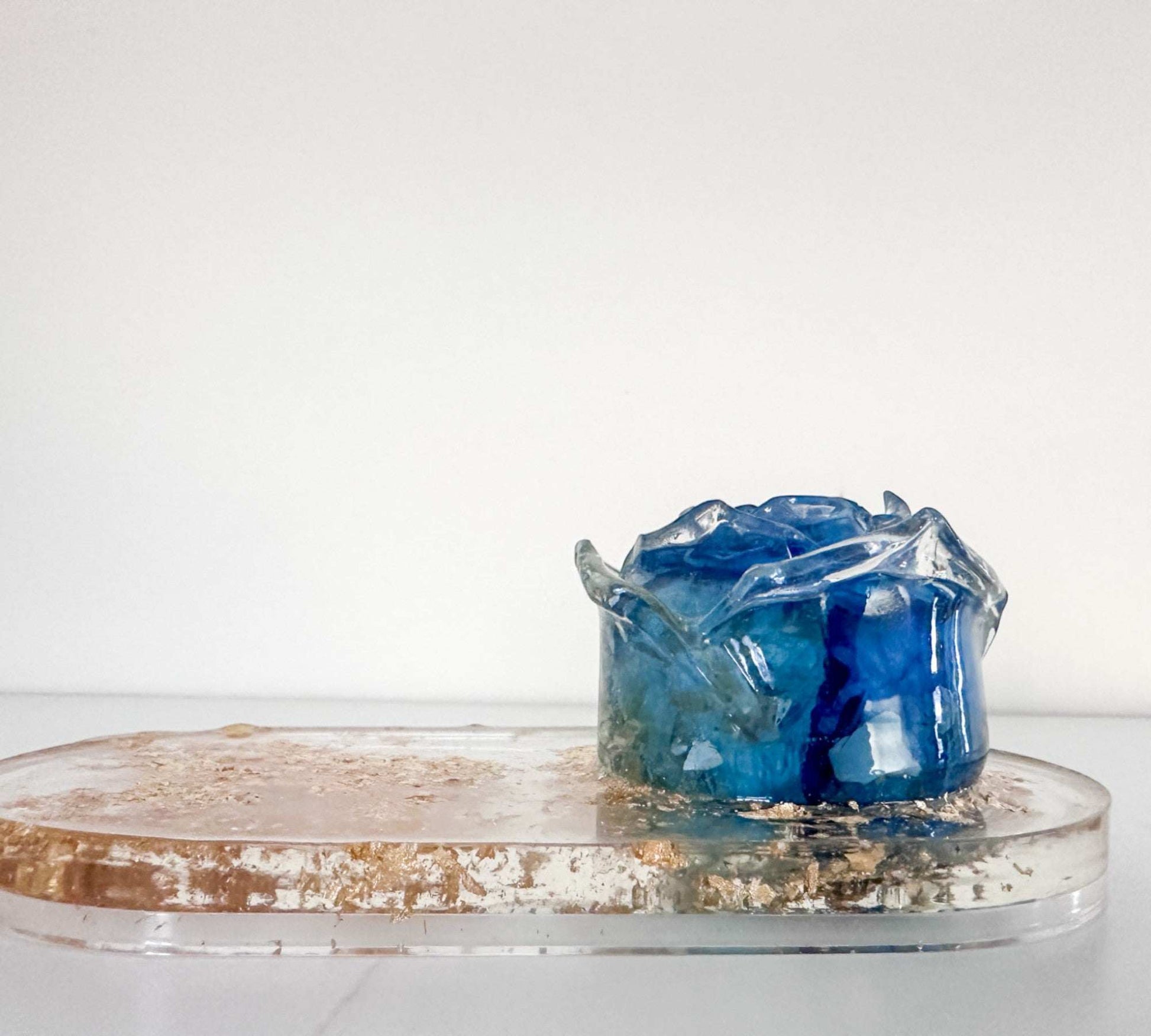 Plateau en résine de rose bleue éternelle fait à la main
