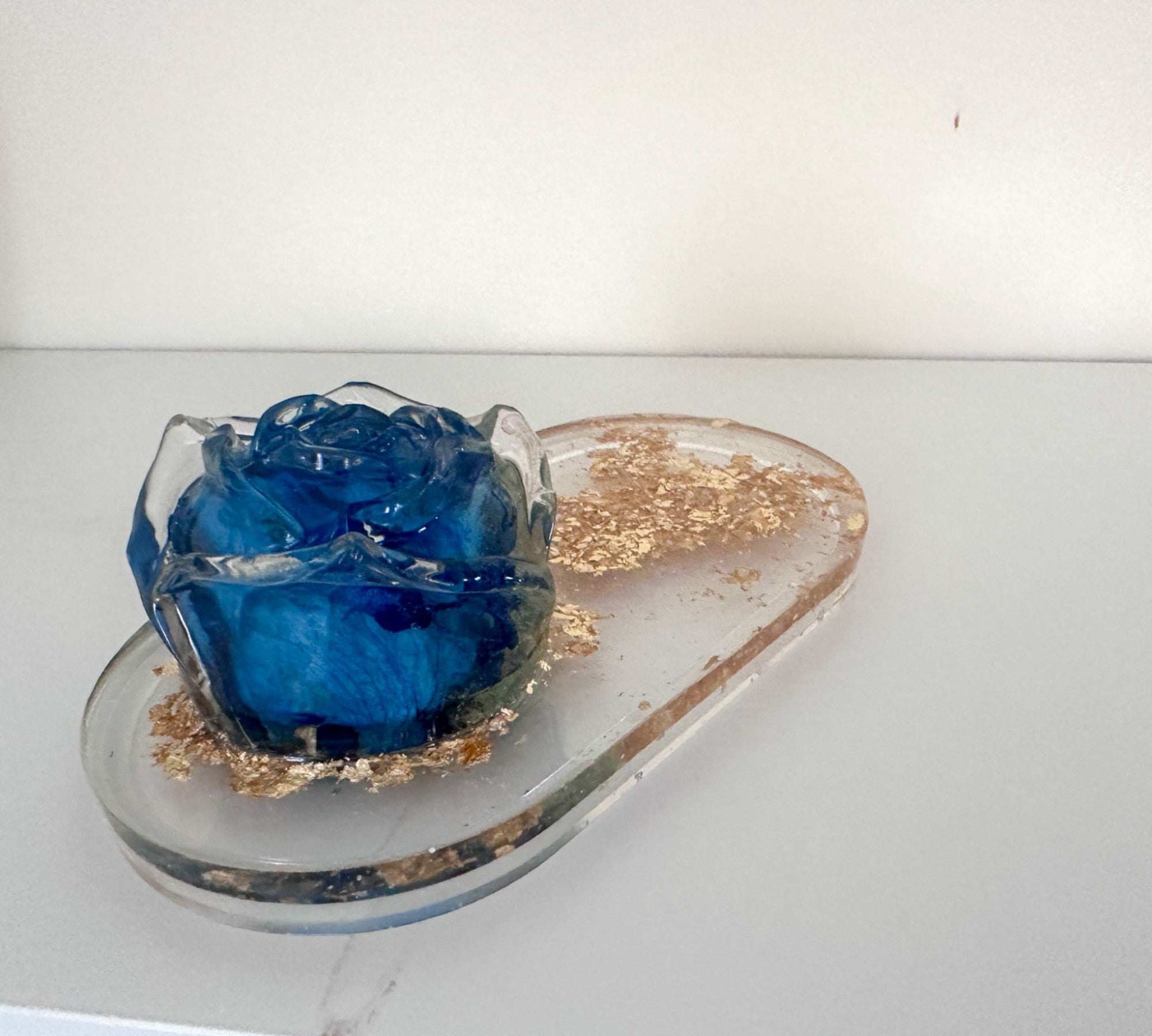 Plateau en résine de rose bleue éternelle fait à la main