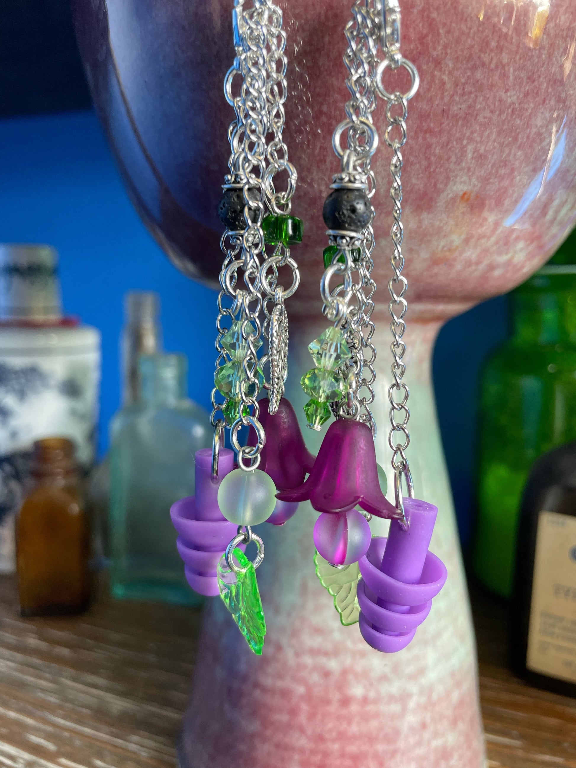 Boucles d'oreilles pendantes sensorielles et aromathérapie avec fleurs et feuilles
