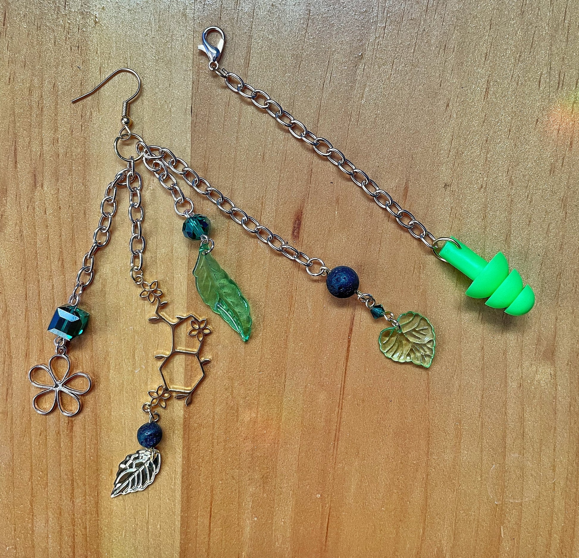 Boucles d'oreilles mode apaisantes sensorielles aromathérapie, molécule de sérotonine verte et fleur