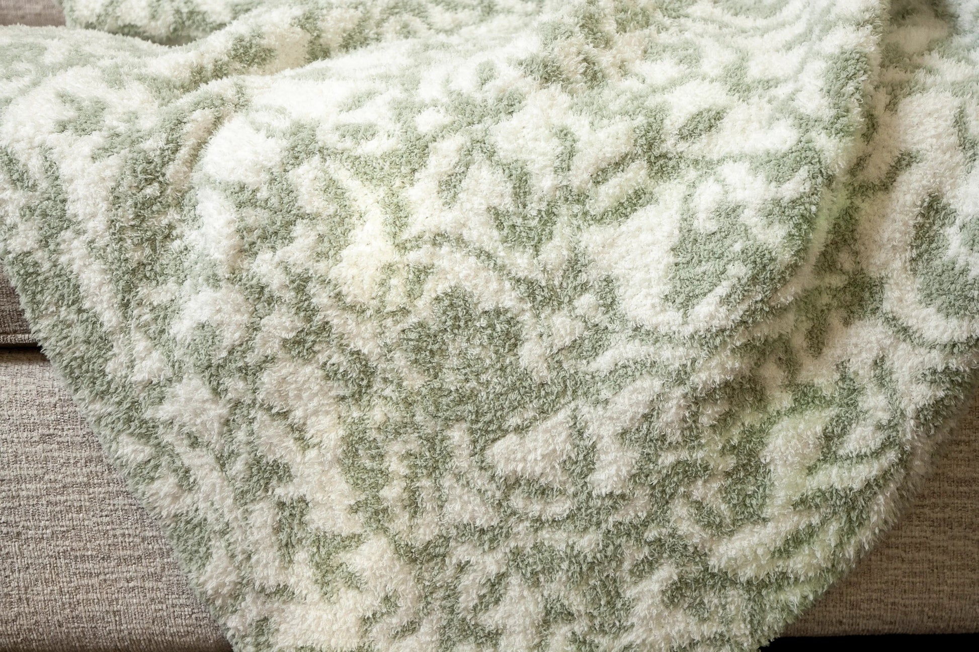 Desert Sage & White Fairy Garden Vine Print Extended Throw