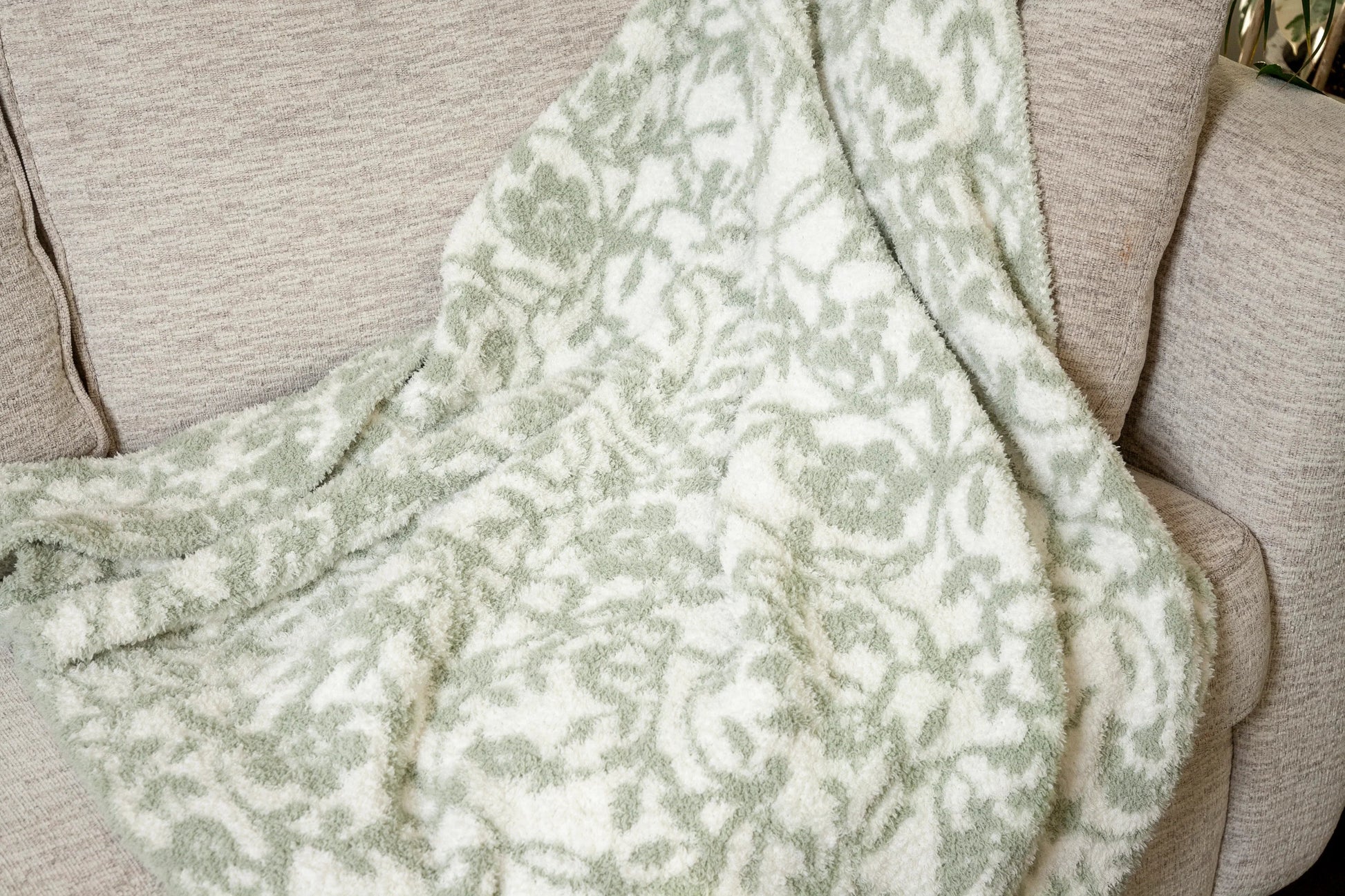 Desert Sage & White Fairy Garden Vine Print Extended Throw
