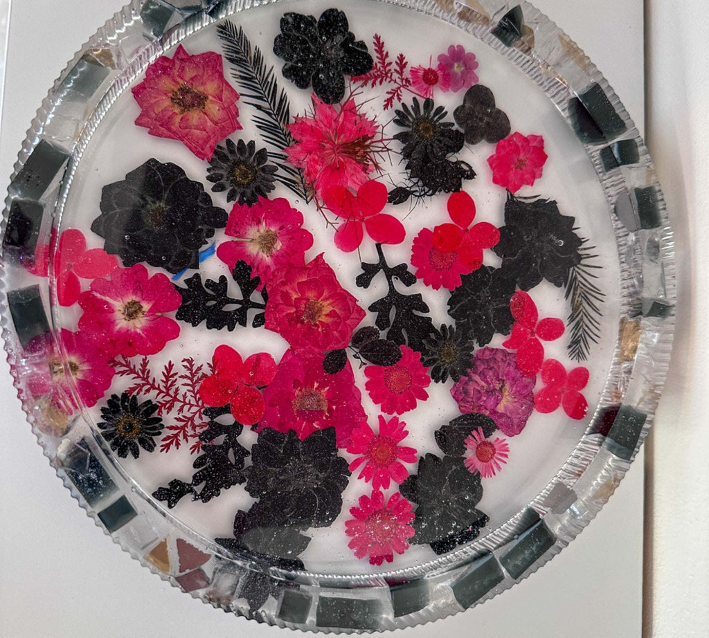 Plateau en résine Midnight Bloom - Décor artisanal en fleurs pressées