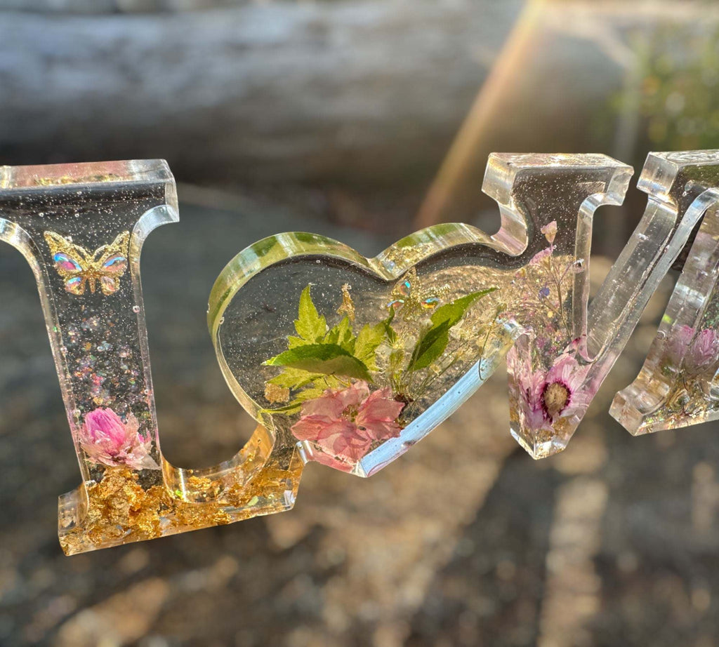 Décoration de jardin enchanté Love - Fleur rose autoportante LOVE
