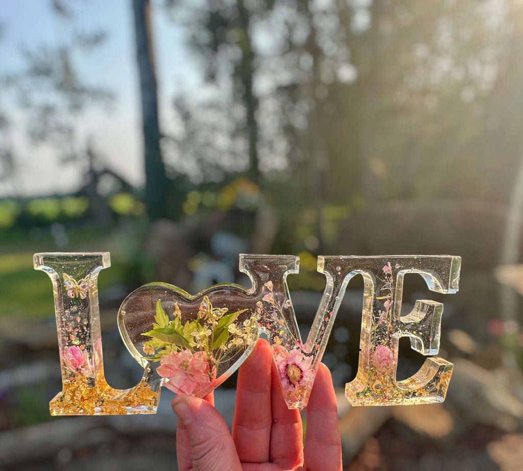 Décoration de jardin enchanté Love - Fleur rose autoportante LOVE