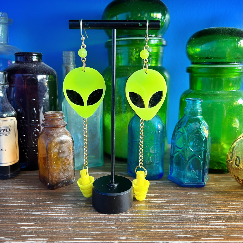 Boucles d'oreilles tête d'alien jaune fluorescentes UV – Style extra-terrestre et soutien sensoriel
