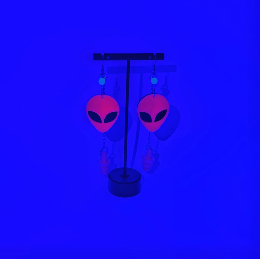 Boucles d'oreilles tête d'alien rose fluorescente UV – Style extra-terrestre et soutien sensoriel 