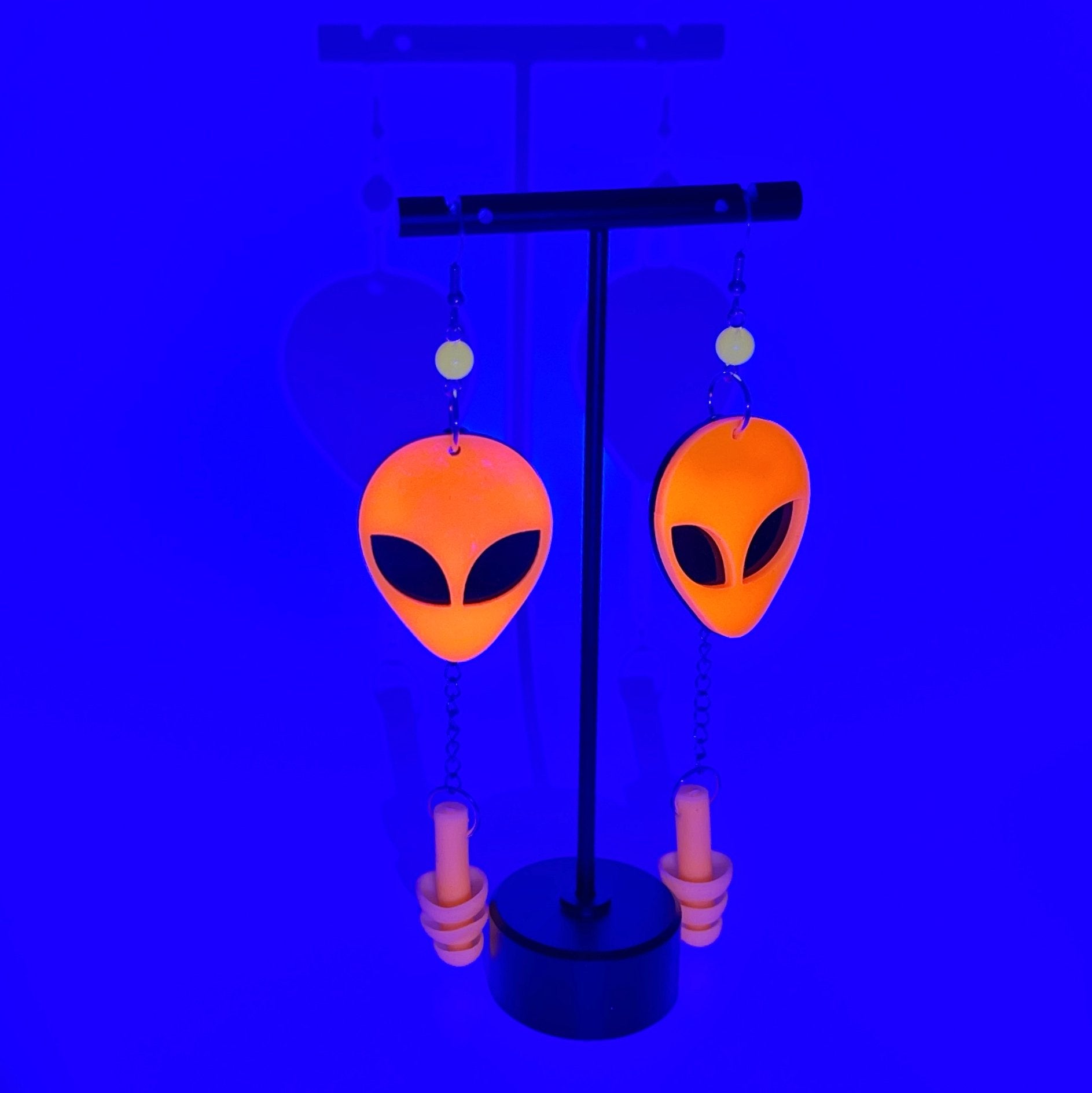 Boucles d'oreilles tête d'alien orange fluorescentes UV – Style extra-terrestre et soutien sensoriel 